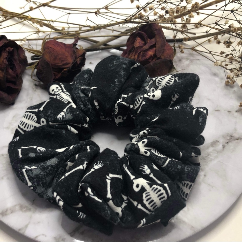 Glow in the dark skeleton scrunchie / hair tie
